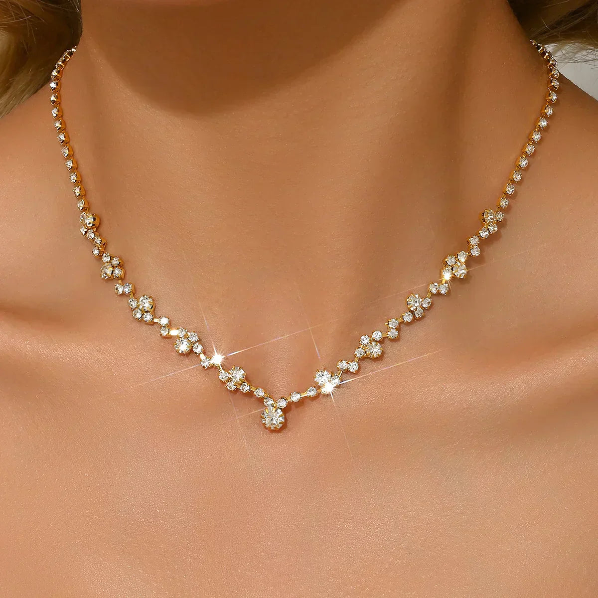 Elegantes Trauerschmuckcollier mit Diamanten
